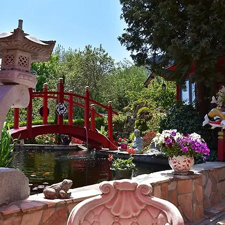 Gite Au Printemps Japonais, Petit Train De La Mure, Parc Des Ecrins Pierre-Chatel Exterior foto
